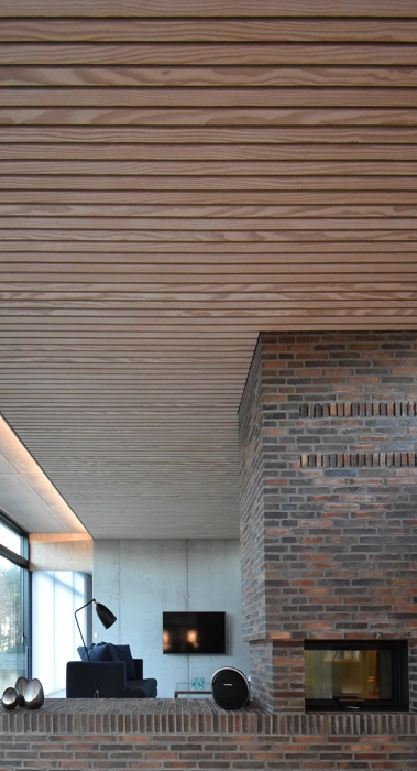 Liste loft i Douglas monteret med Bygholm Wood-Click, akustiklister på loft rundt om murstens søjle