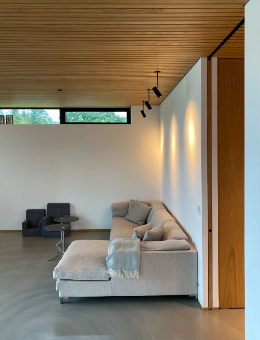 egetræloft med lister som en eksklusiv løsning med monteret uden synlig montage med wood-click 
