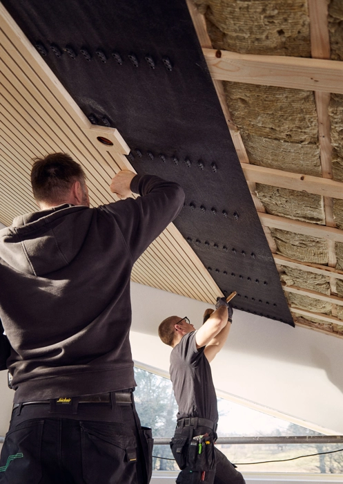 Montage af listeloft med usynlig montering med Wood-Click system