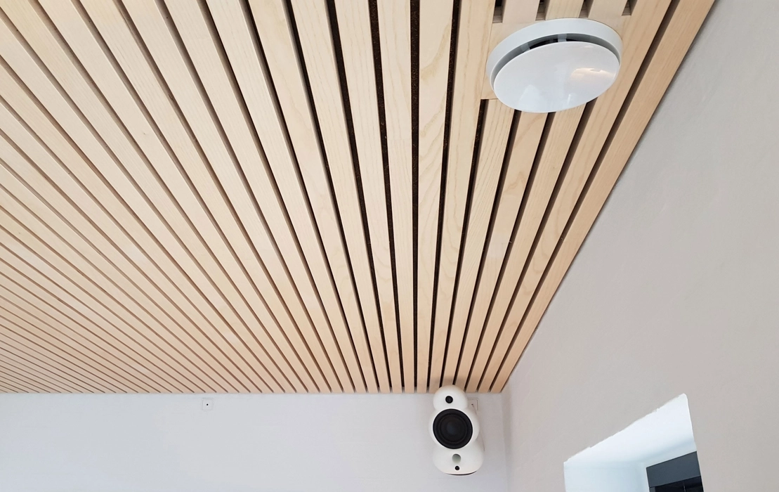 listeloft med integreret ventilation monteret med wood-click