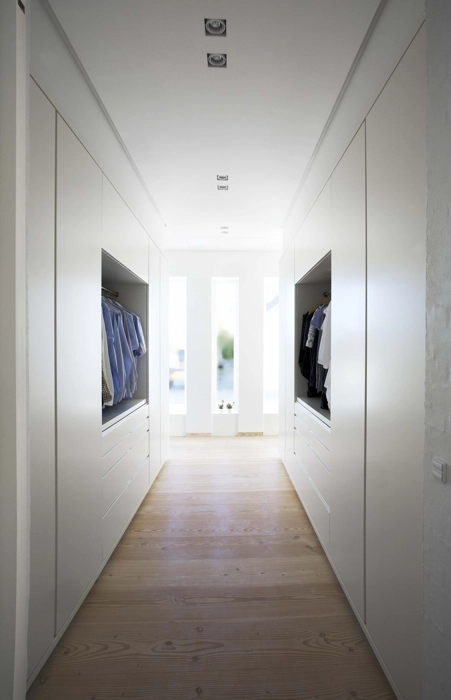 specialfremstilled walk-in closet