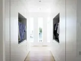 specialfremstilled walk-in closet