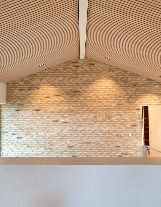 Bygholm Wood Click liste loft system i asketræ monteret til kip